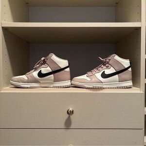 Wmns Dunk High ‘Fossil Stone’